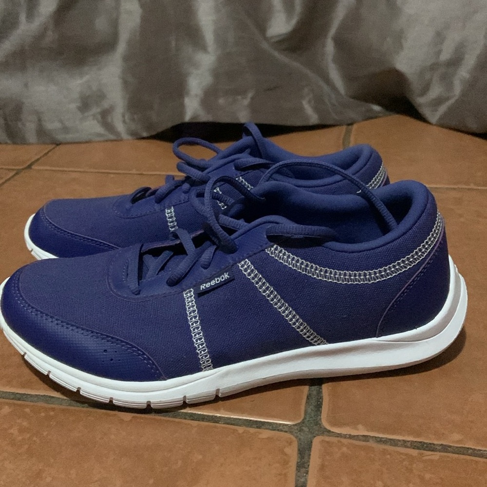 ( Like New ) Reebok Memory Tech Shoes Women's Size 7.5